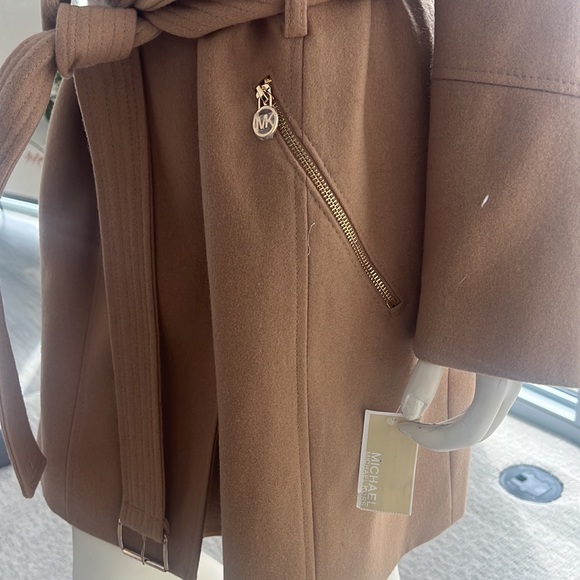 Michael Kors Trenchcoat
• Wool blend 
• 62% wool/36% polyester/2% nylon - Picture 3 of 3